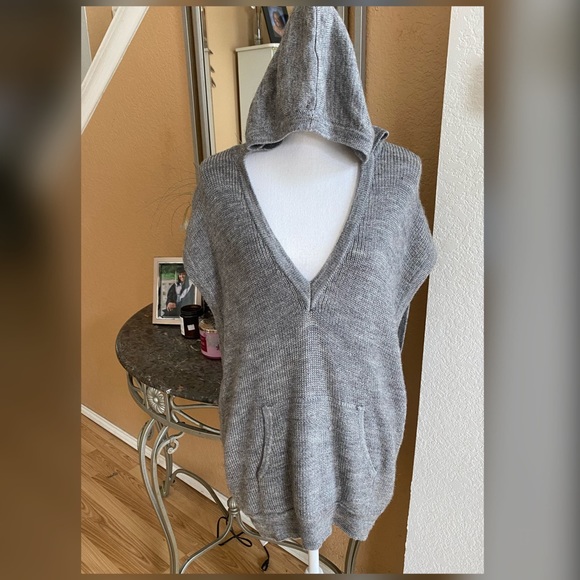 ✨Beautiful Grey Vest Cardigan with Hood✨ - Picture 4 of 6